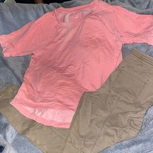 Sonoma Womens short sleeve top and cargo pants size L/12